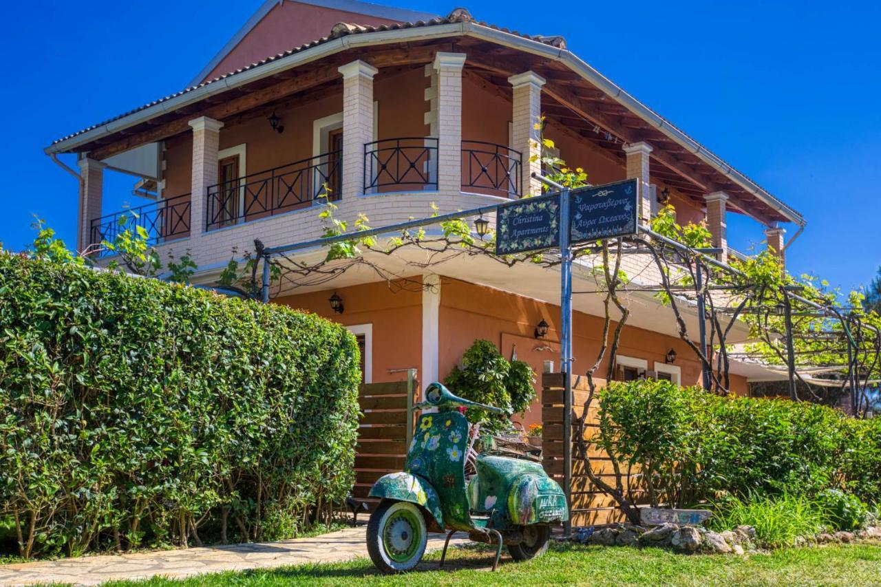 Christinas Apartments Ágios Matthaíos 外观 照片