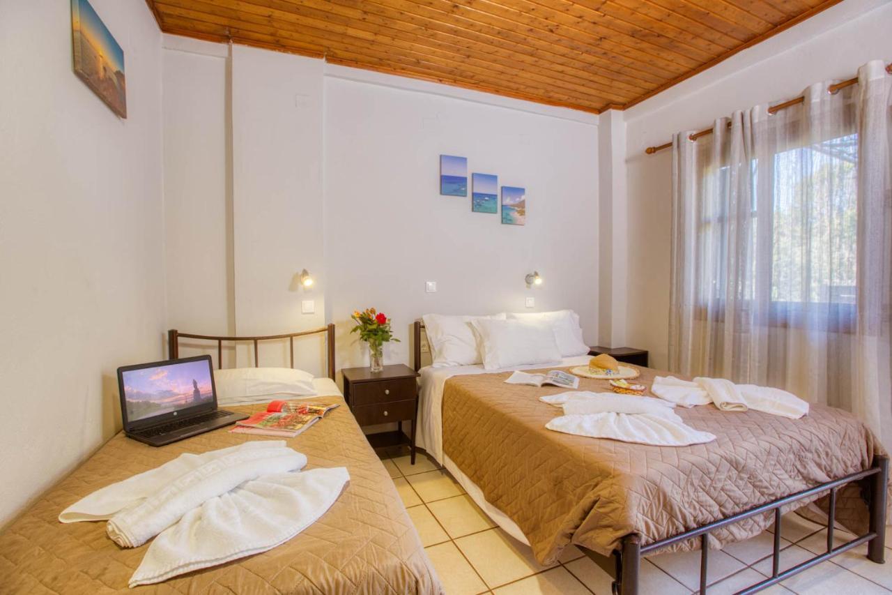 Christinas Apartments Ágios Matthaíos 外观 照片