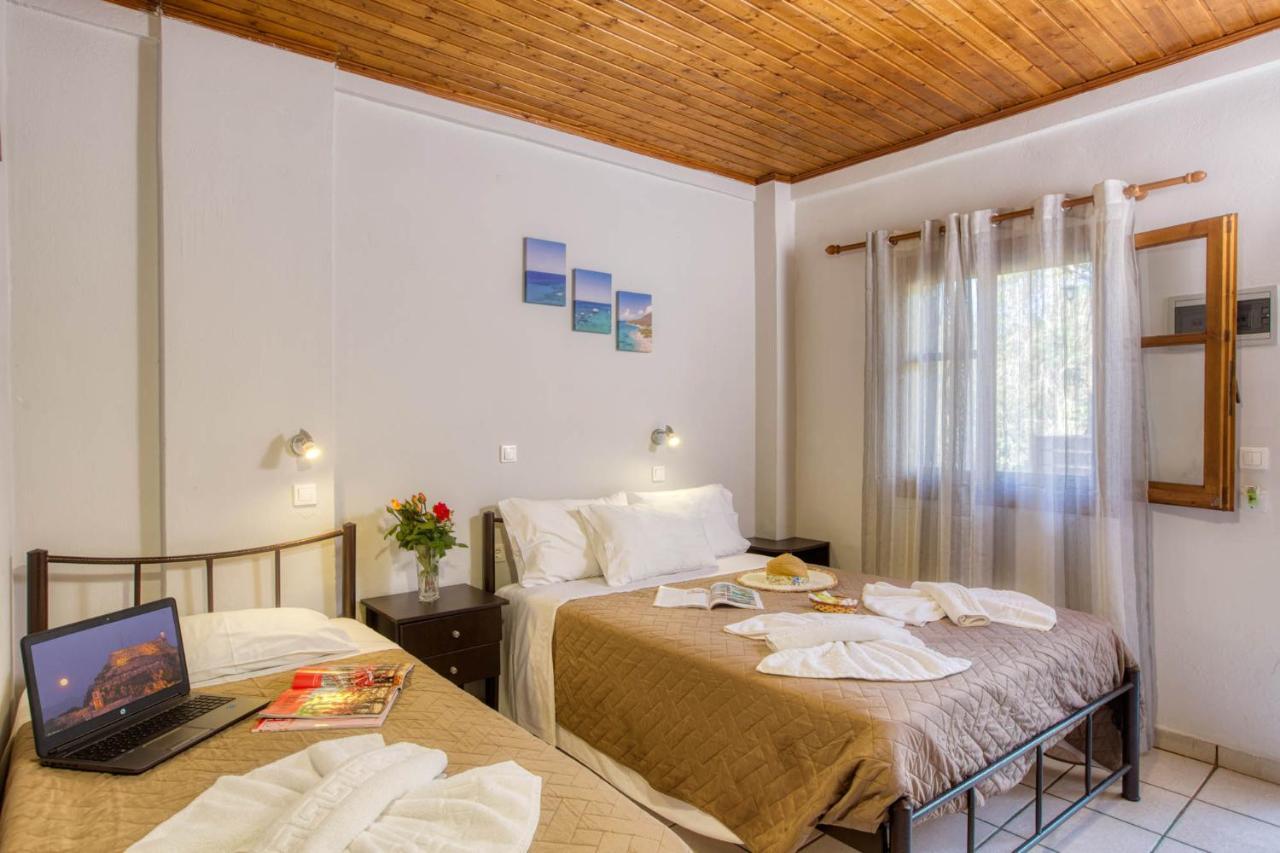 Christinas Apartments Ágios Matthaíos 外观 照片