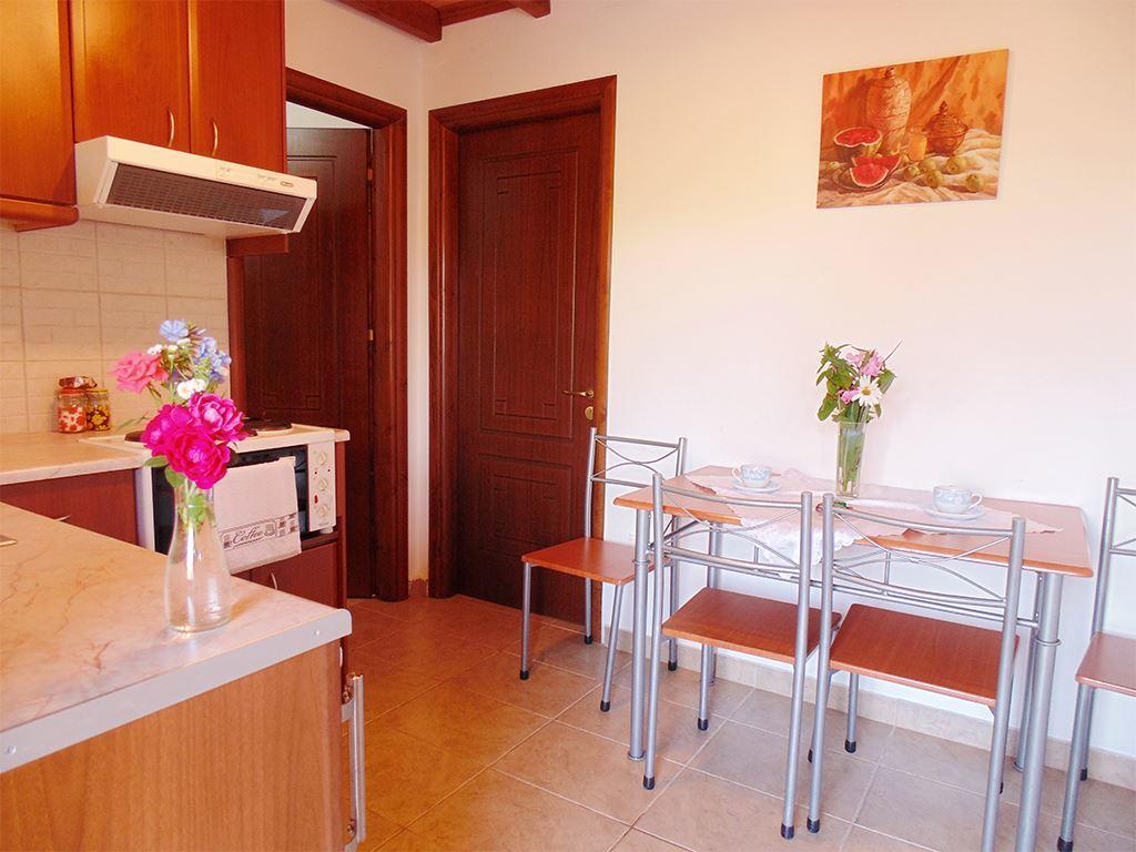Christinas Apartments Ágios Matthaíos 外观 照片