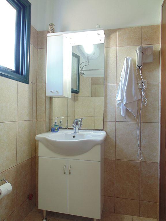 Christinas Apartments Ágios Matthaíos 外观 照片