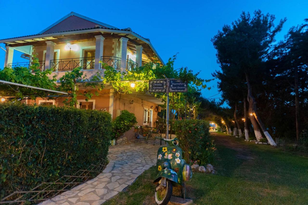 Christinas Apartments Ágios Matthaíos 外观 照片